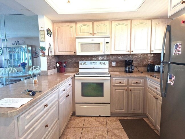 6009 Sea Ranch Dr, Unit 310 in Hudson, FL - Building Photo - Building Photo