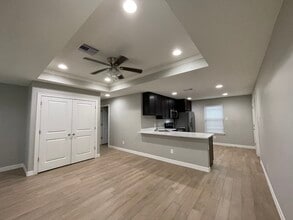 2506 Avenue H, Unit Ste A in Nederland, TX - Building Photo - Building Photo