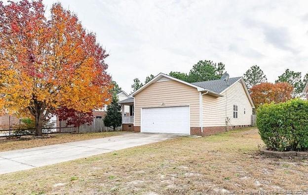 1045 Alexwood Dr in Hope Mills, NC - Building Photo - Building Photo