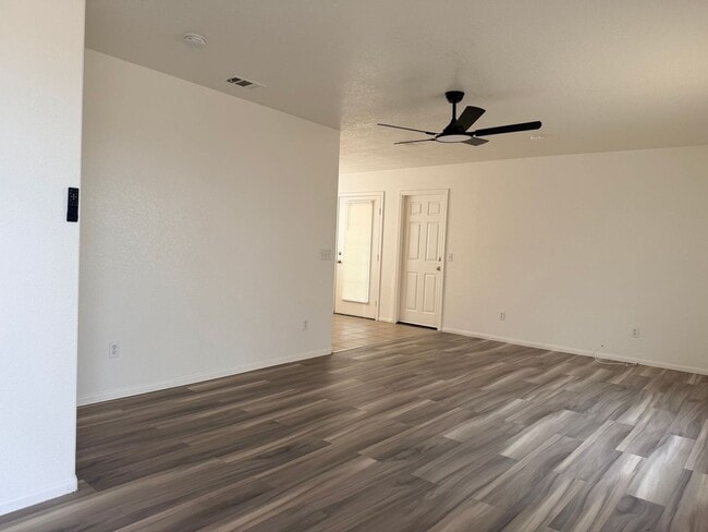 9236 Peach Ave in California City, CA - Building Photo - Building Photo