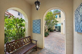 964 Mill Creek Dr in Palm Beach Gardens, FL - Foto de edificio - Building Photo