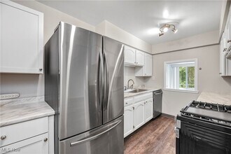 12900 Lake Ave in Lakewood, OH - Foto de edificio - Building Photo