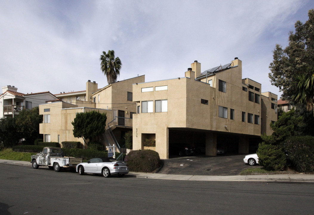 5736 Lauretta St in San Diego, CA - Foto de edificio