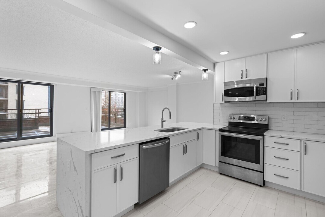 3 Washington Cir NW in Washington, DC - Building Photo