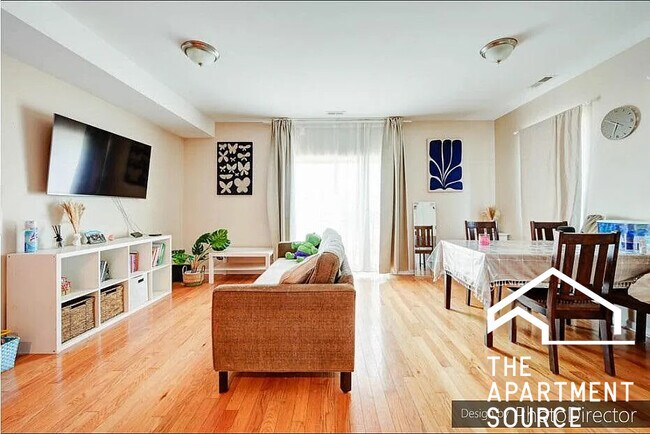 3211 W Armitage Ave, Unit 2 in Chicago, IL - Foto de edificio - Building Photo