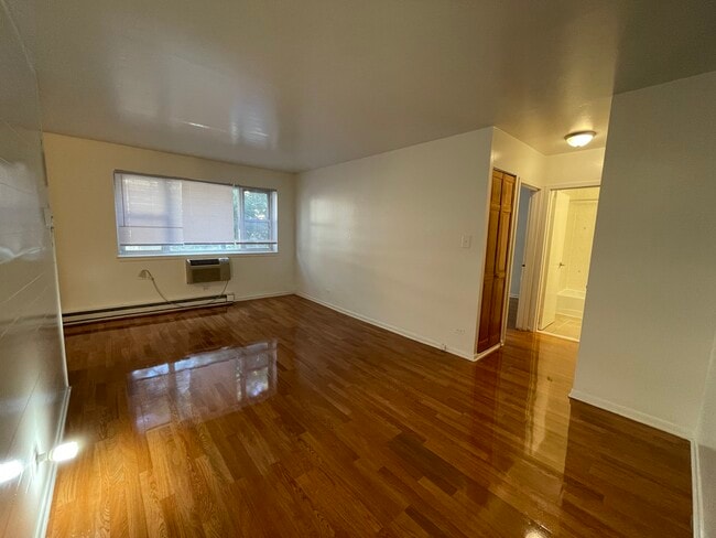 property at 5920 N Kenmore Ave