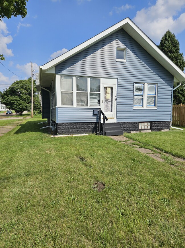 property at 1401 8th St