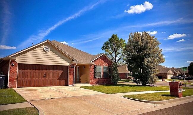 17700 Black Hawk Cir in Edmond, OK - Building Photo - Building Photo