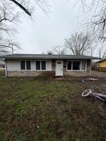 2 E Adams Dr, Unit 202 in Sauget, IL - Building Photo