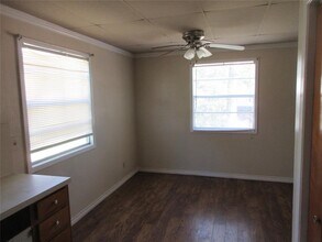 33 Hall Dr N in Montgomery, TX - Building Photo - Building Photo