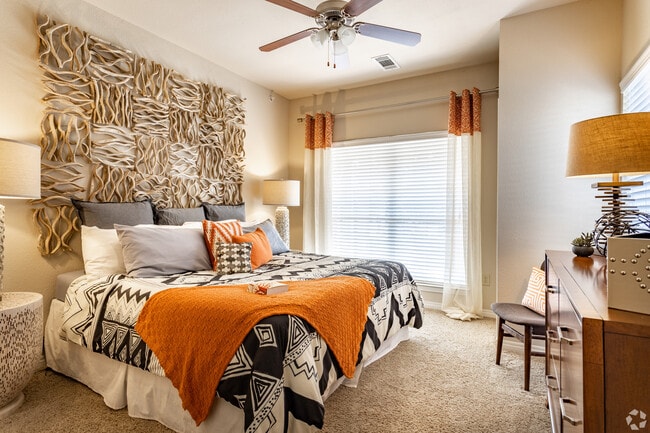 Renaissance Uptown Tulsa in Tulsa, OK - Foto de edificio - Building Photo