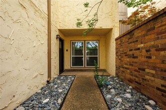 9830 Bent Branch Ln in Dallas, TX - Building Photo - Building Photo