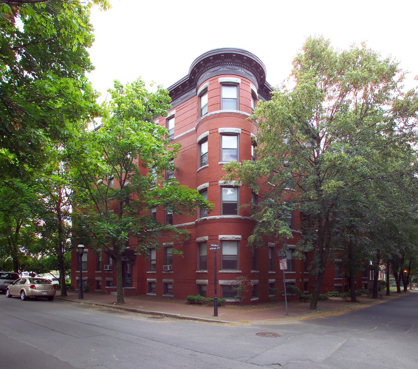 104 Spring St in Springfield, MA - Foto de edificio