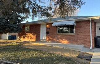 12327 E Virginia Pl in Aurora, CO - Building Photo
