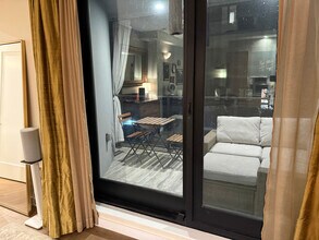 44 Box St, Unit 2D in Brooklyn, NY - Foto de edificio - Building Photo