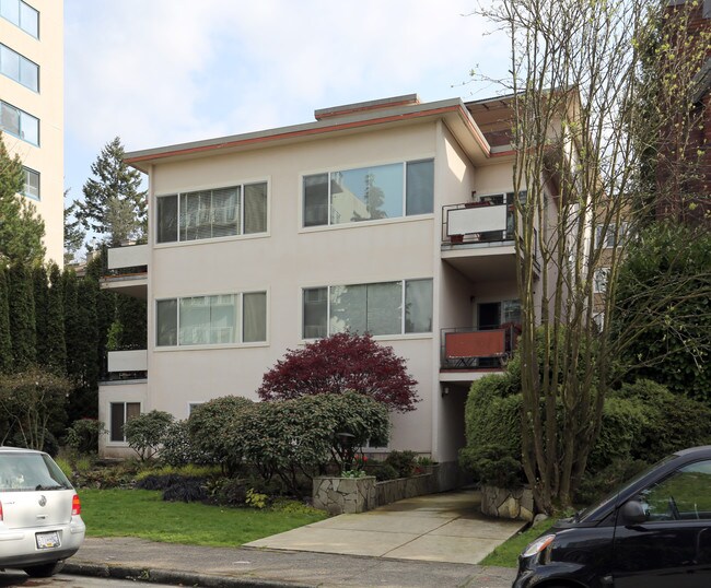 1376 W 14th Ave in Vancouver, BC - Building Photo - Primary Photo