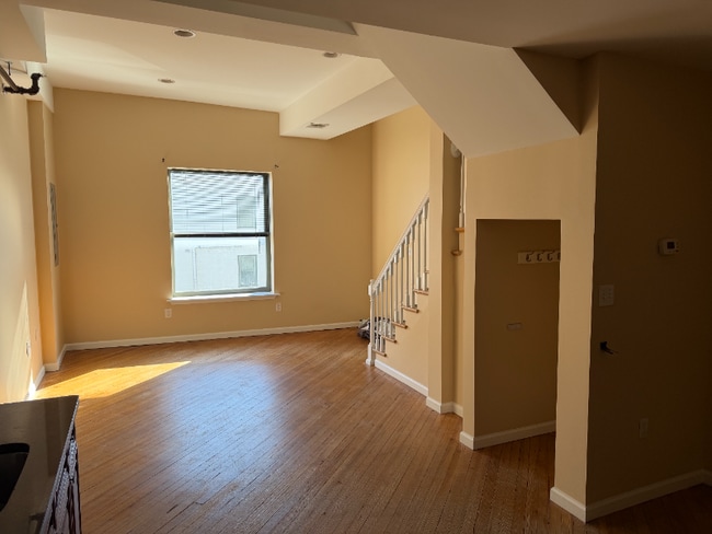 56 S 3rd St in Easton, PA - Foto de edificio - Building Photo