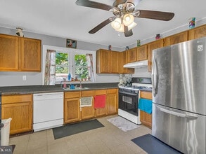 134 Phillips Ave in Pemberton Township, NJ - Foto de edificio - Building Photo