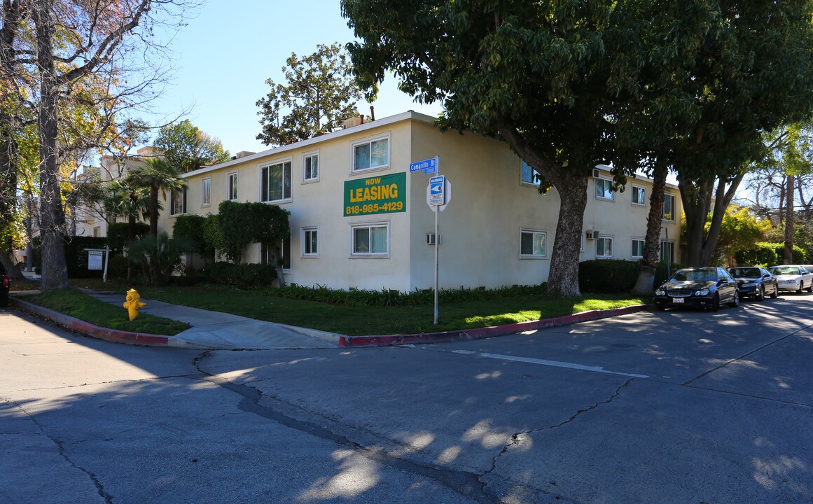 West Toluca Villas in North Hollywood, CA - Building Photo