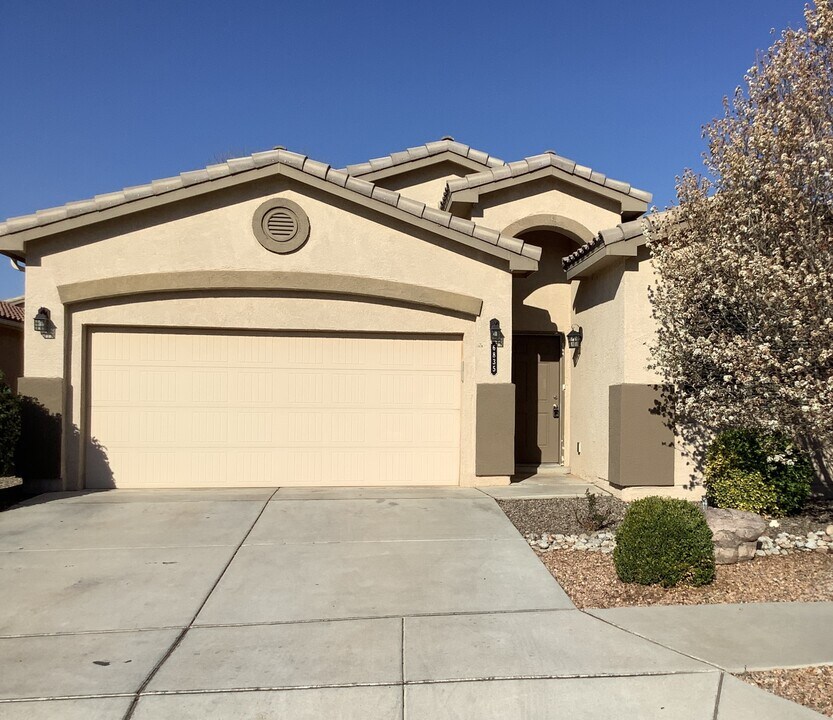 6835 Old Mesa Dr NW in Albuquerque, NM - Building Photo
