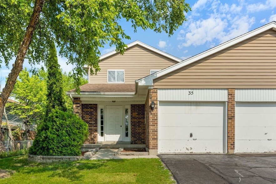 35 Terry Dr, Unit D in Roselle, IL - Building Photo