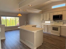 4052 Flanders St in Denver, CO - Building Photo