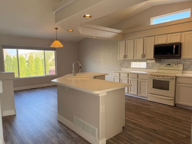 property at 4052 Flanders St