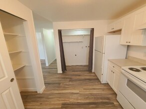 6008 W Magnolia Ave-Unit -B in Everett, WA - Building Photo - Building Photo