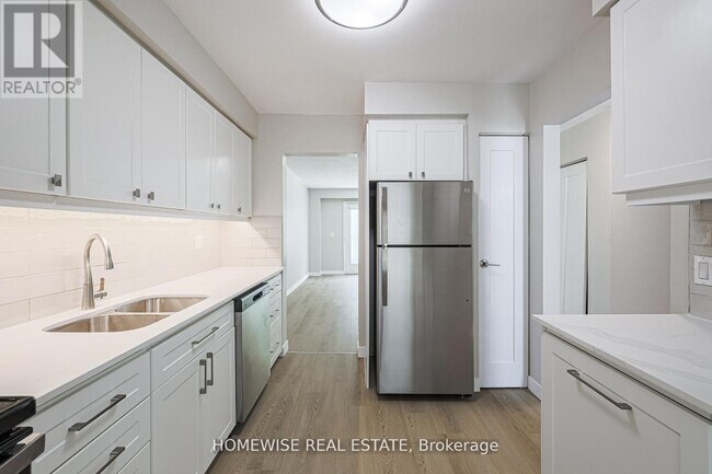 560 Waverly St N in Oshawa, ON - Building Photo - Building Photo