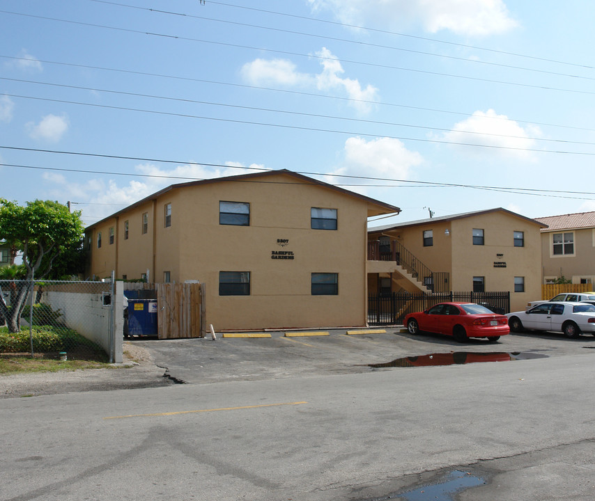 Bashful Gardens Apartments in Fort Lauderdale, FL - Building Photo