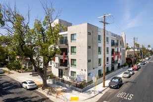 857 N Hayworth Ave in Los Angeles, CA - Building Photo