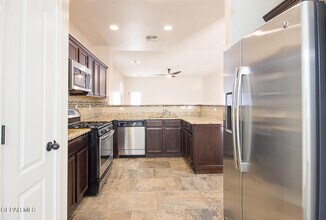 3705 Loma Dante in El Paso, TX - Foto de edificio - Building Photo