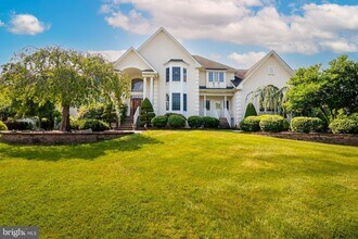 19 Meadowlark Dr in Plainsboro, NJ - Building Photo - Building Photo