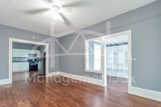 2056 Moncrief Rd in Jacksonville, FL - Building Photo - Building Photo