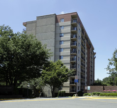 Lakeside Plaza Condominium in Falls Church, VA - Building Photo - Building Photo