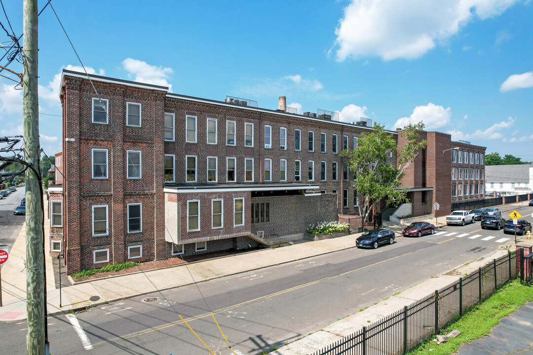 325 Lafayette St in Bridgeport, CT - Building Photo