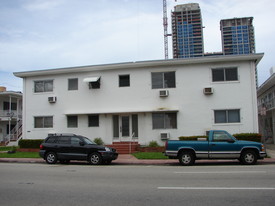 6877 Abbott Ave in Miami Beach, FL - Building Photo - Building Photo