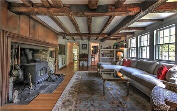 96 Kings Hwy N in Westport, CT - Foto de edificio - Building Photo