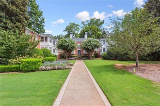 115 Peachtree Memorial Dr NW in Atlanta, GA - Building Photo - Building Photo