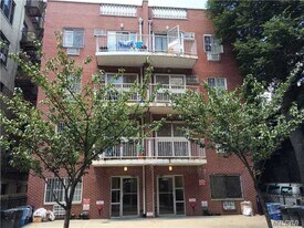 4138 66th St, Unit 1b in Woodside, NY - Building Photo