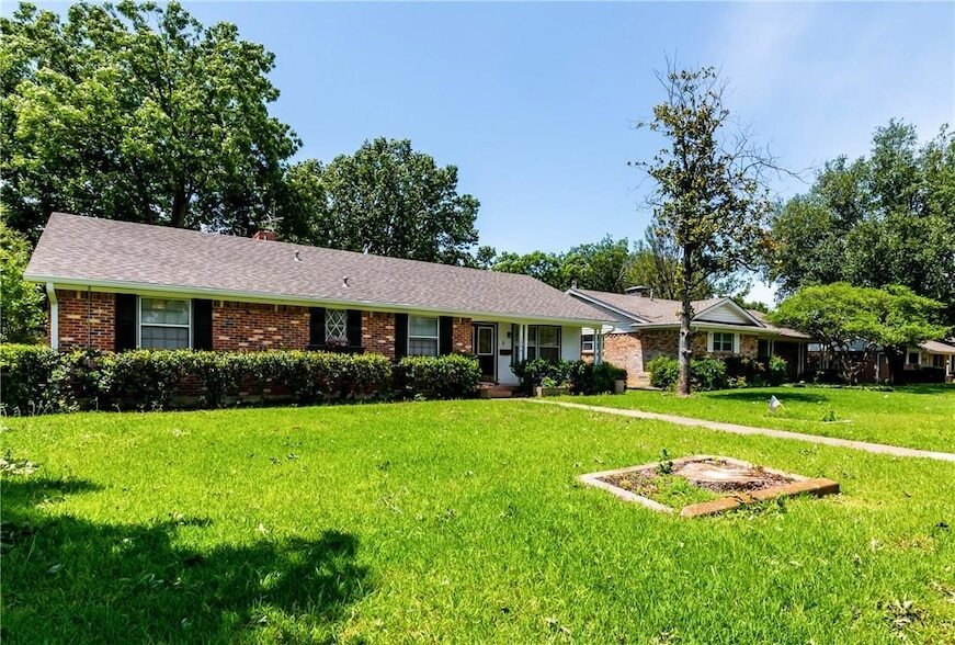 1840 Baxley Dr in Carrollton, TX - Building Photo