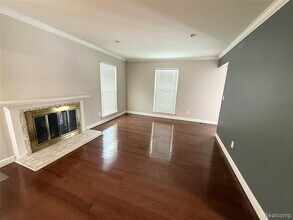 21141 E Glen Haven Cir in Northville, MI - Foto de edificio - Building Photo