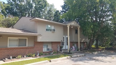 Pine River Apartments in Milford, MI - Building Photo - Building Photo