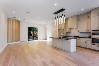 809 Cumberland Rd in Austin, TX - Building Photo - Building Photo