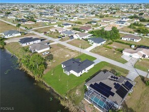 1612 NW 9th Ave in Cape Coral, FL - Building Photo - Building Photo