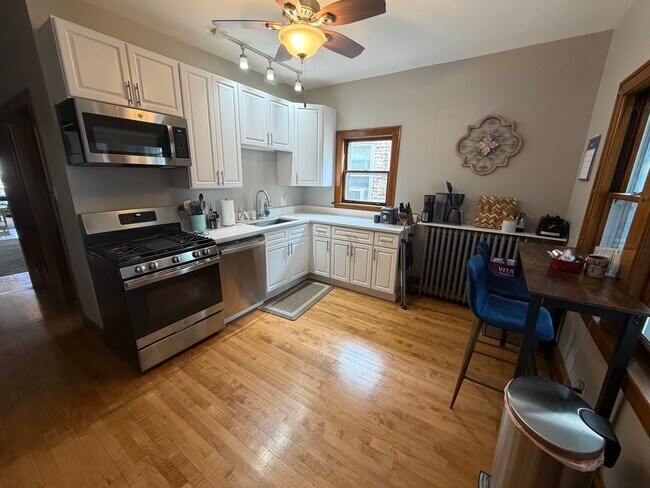 2452 N Hamlin Ave, Unit 2