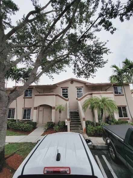 4536 Oak Terrace Dr in Greenacres, FL - Building Photo