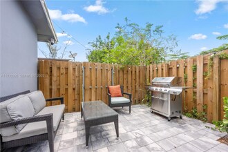 1208 NE 5th Ave in Fort Lauderdale, FL - Foto de edificio - Building Photo