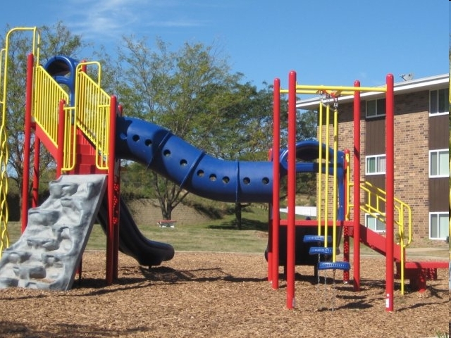 Hillside Park in Sioux City, IA - Building Photo