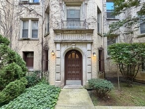 1426 Farwell W Ave, Unit 1 in Chicago, IL - Foto de edificio - Building Photo